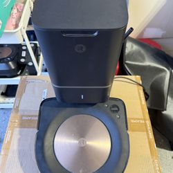 Roomba s9+ Robot Vacuum with Self-Empty Base
