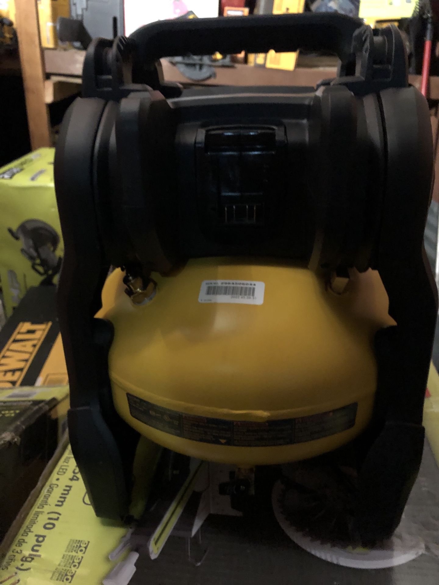 Dewalt, DCC2520B. 2.5 gallon 140 psi 20 V cordless air compressor tool