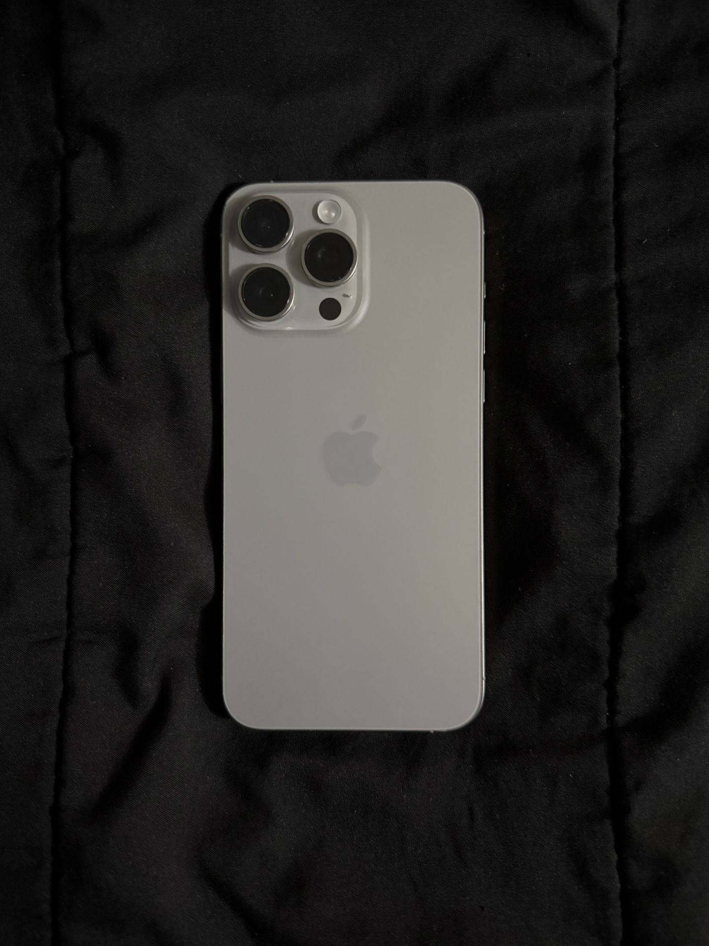 6.7” Natural Titanium Apple iPhone 15 Pro Max