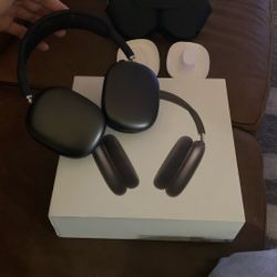 AirPods Max head Phones Brand New 