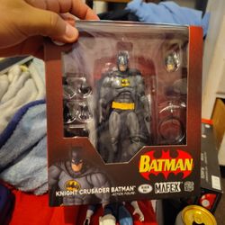 Mafex Batman Knight Crusader Black Version 