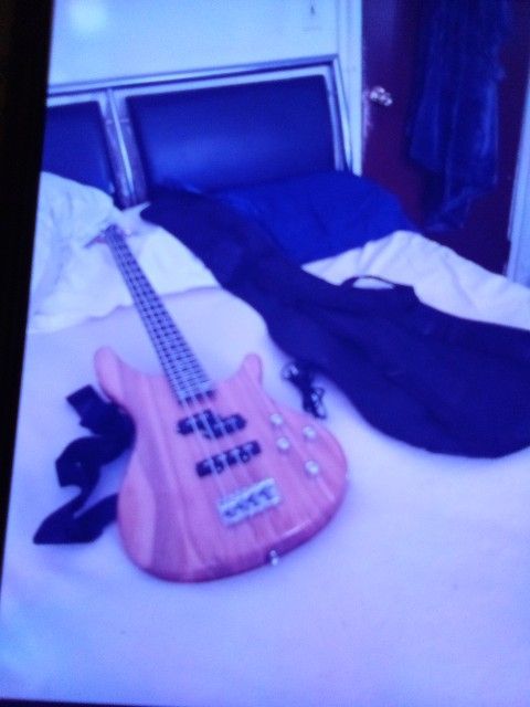 FULL SIZE NEW BASS GUITAR ". 