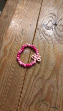 Pink bow bracelet