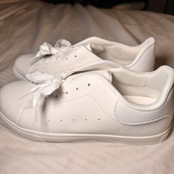 Men's White Minimalist Low-Top Sneakers - Size 10.5