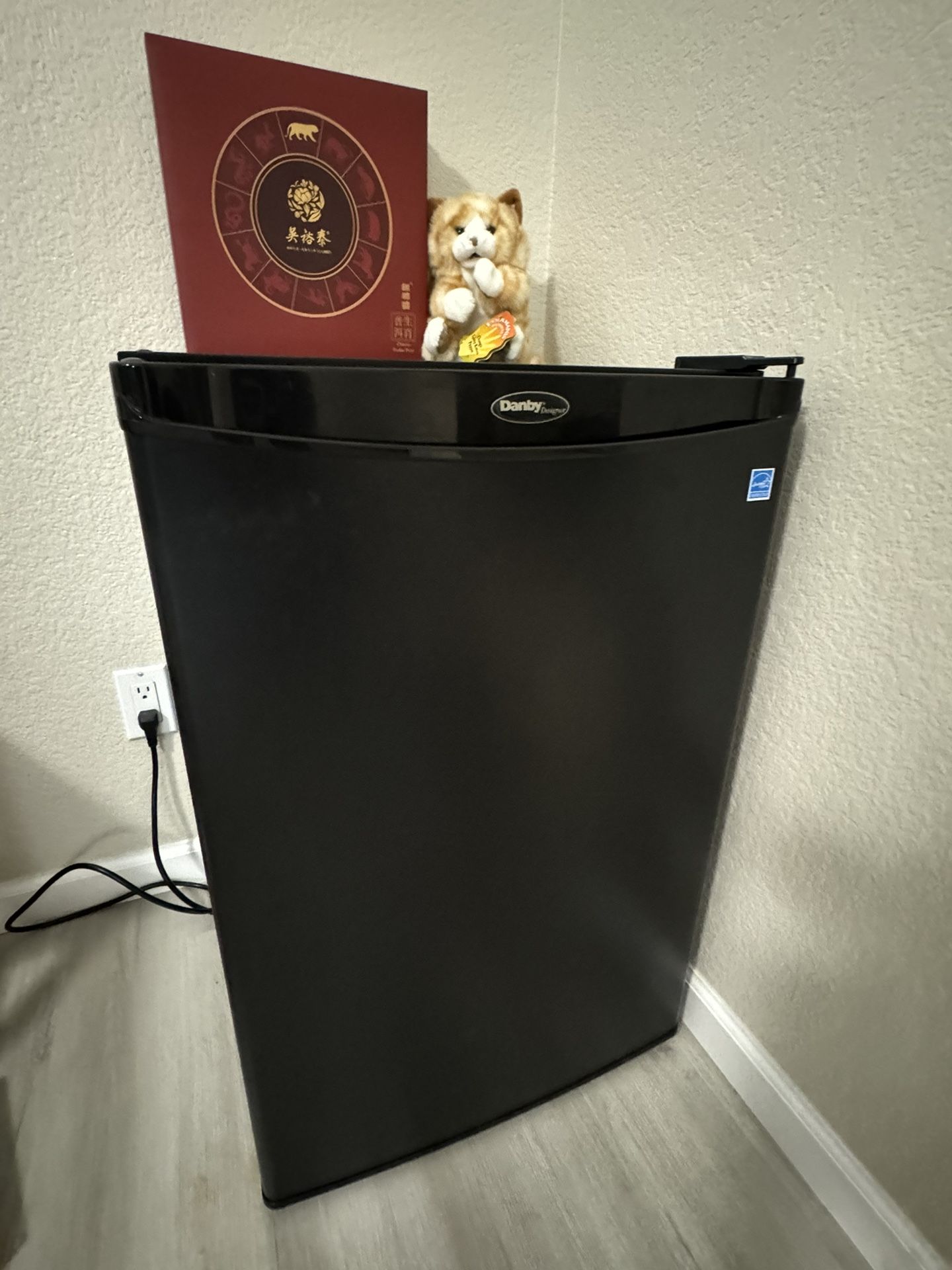 Danby mini-fridge (excellent condition)