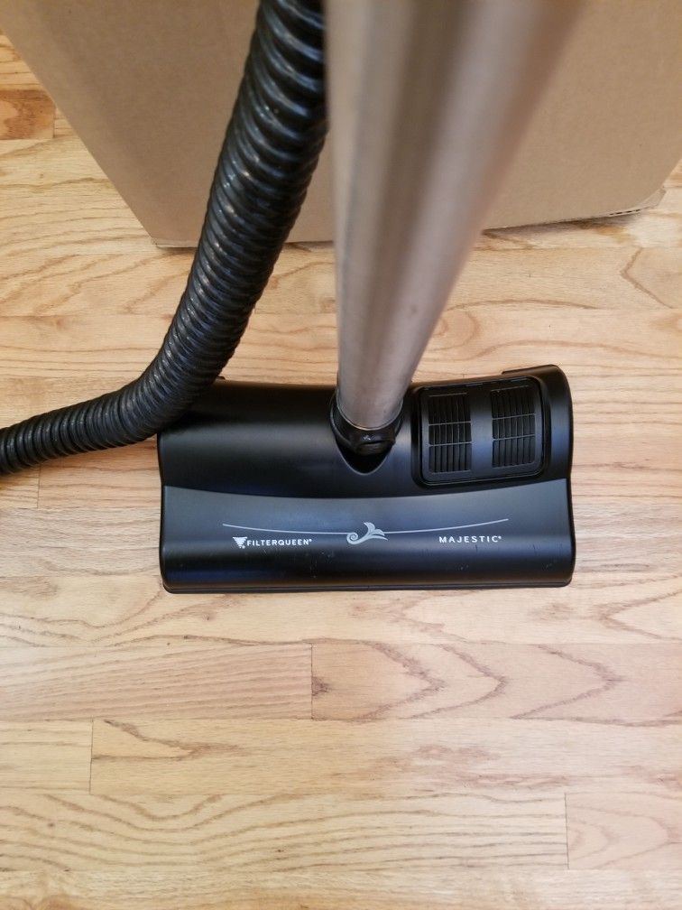 NEW cond FILTER QUEEN 360SS VACUUM WITH COMPLETE ATTACHMENTS , AMAZING POWER SUCTION , WORKS EXCELLENT , IN THE BOX