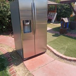 Samaung Fridge Stainless $350