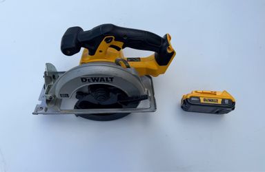 DEWALT 20V MAX Cordless 6-1/2 in. Circular Saw with (1) 20V  Battery
