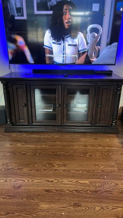 Entertainment center/tv stand