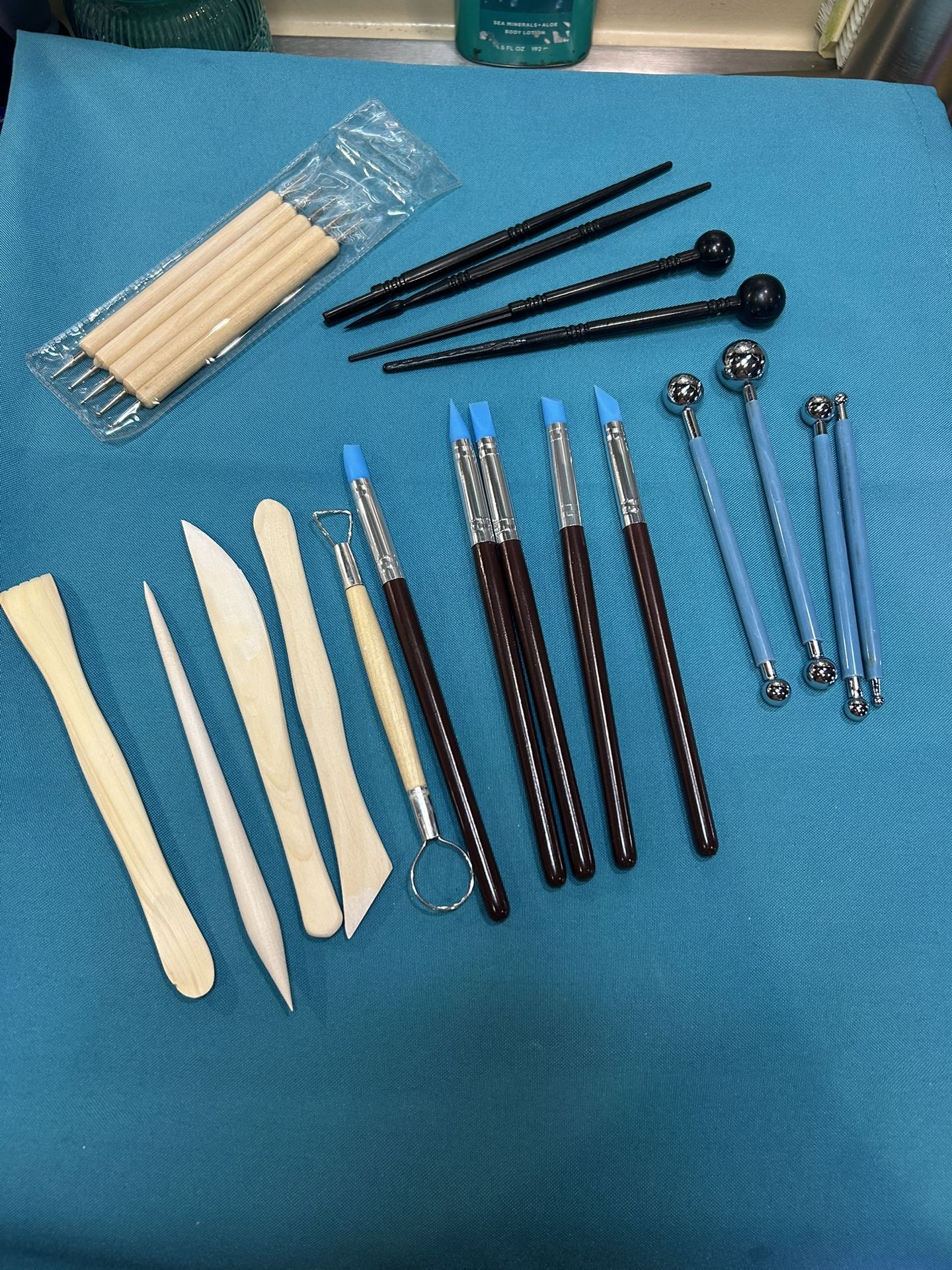 Clay Modeling Tools for Pottery and Sculpture. 24 Pieces Including Sponge NEW