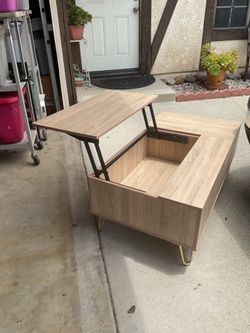 Lift top coffee table