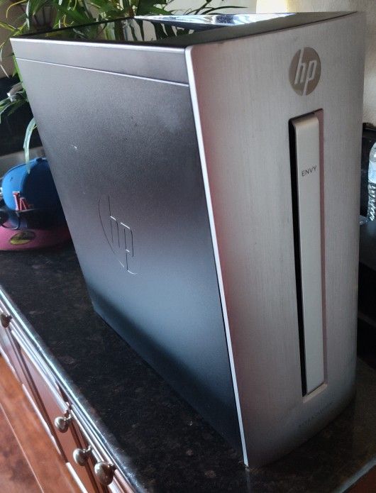 HP envy 750 desktop computer