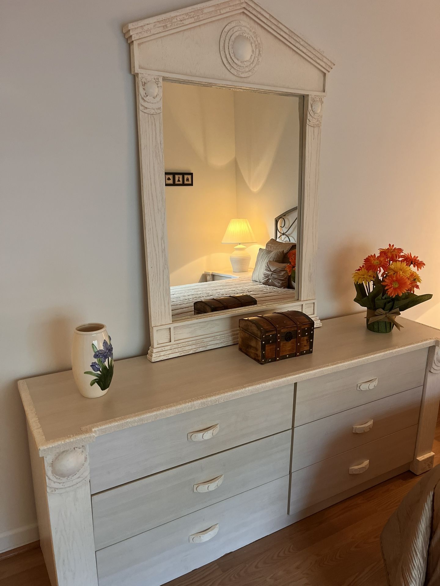 Bedroom Set And Mirror