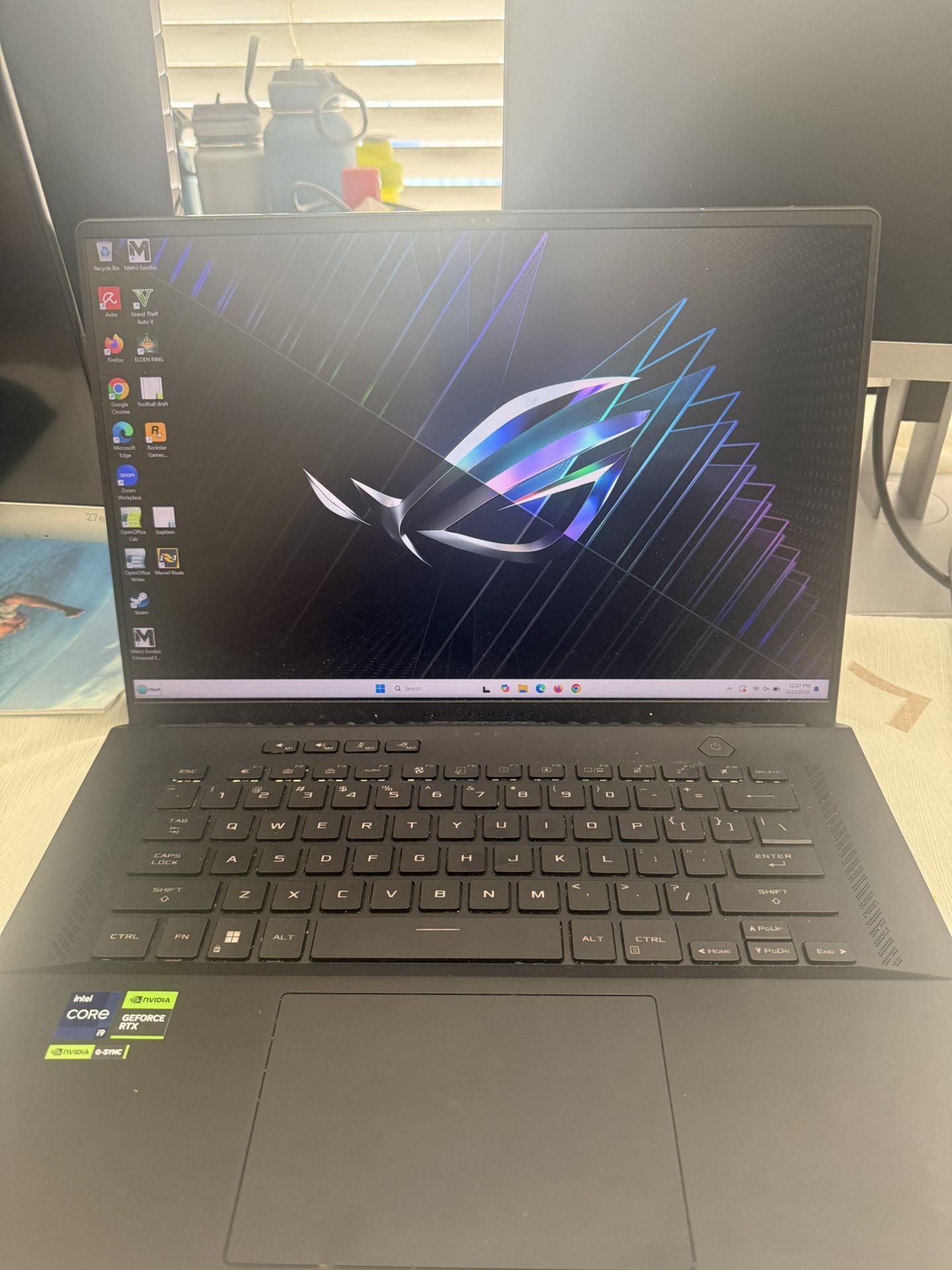 ASUS ROG ZEPHYRUS rtx 4070 i9-13900H 240hz