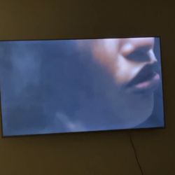 Hisense 75” Smart TV – Works Great! Wall Mount Included!