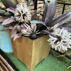 Really elegant outdoor flower decor 