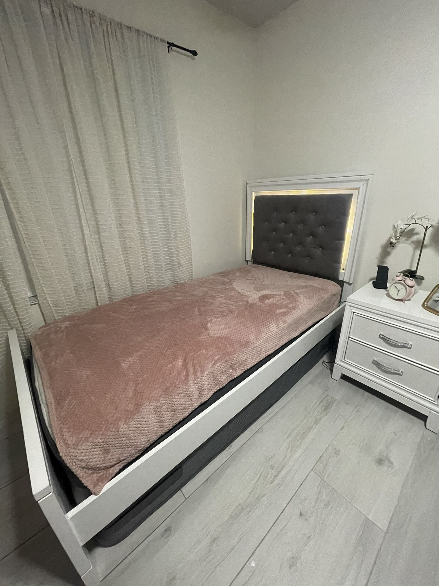 Twin Size Bed With Night Stand And Mirror
