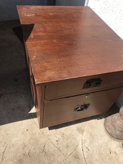 Stickly File Cabinet w key and lock