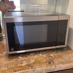 GE Microwave Like New