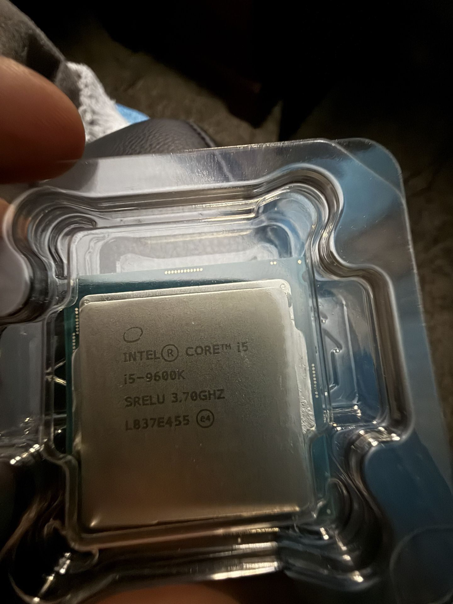 I5 9600k CPU With Windows 11 Home
