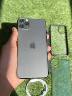 iPhone 11 Pro Max 64GB Silver Mint Condition!