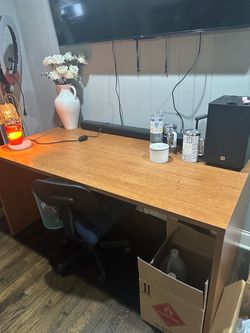 Desk long 61 wide 31