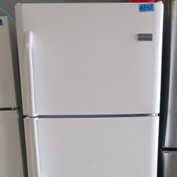 FRIGIDAIRE REFRIGERATOR 