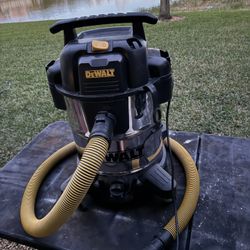 Dewalt 10 Gallon Stainless Steel Wet/Dry Shop Vac Vacuum with Hose Works great, Just Needs Filter