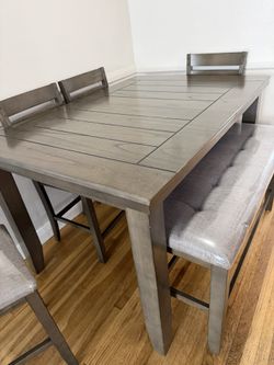 Dining table set