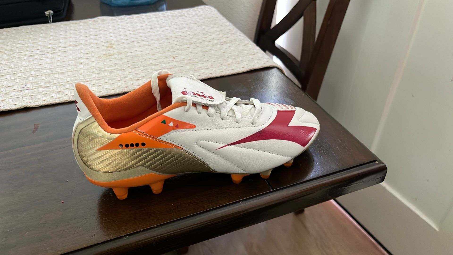 Diadora Leather Size 6 M 7.5W