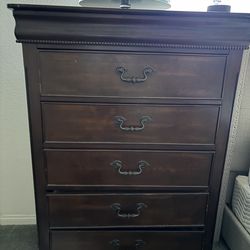 Dresser set
