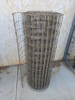 Heavy wire fence