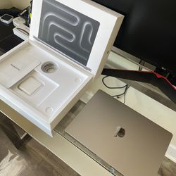 M3 MacBook Pro 14in- Mint Condition