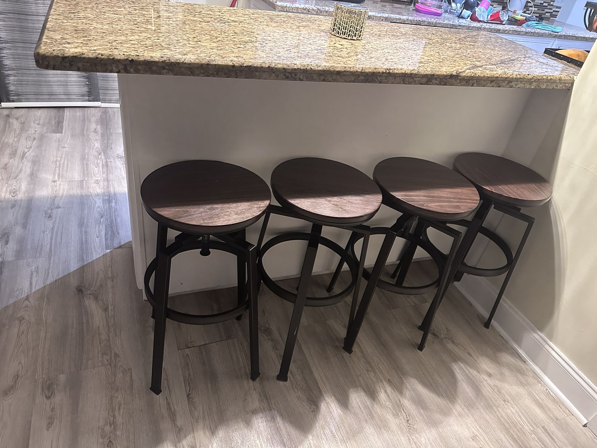 Counter 4 Stools