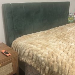 Queen Plateform Bed Frame And Headboard