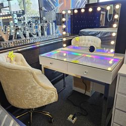 Hermoso Vanity 2 Cajones Luz De Colores Y Espejoncon Luz De Colores De $649 Ahora $449