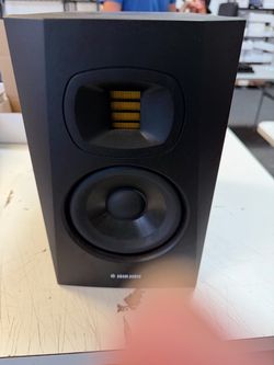 Adam T5V x2 power cables included