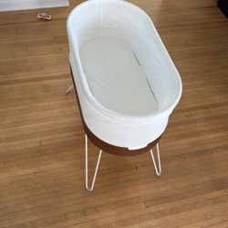 Lightly Used Snoo With Box And Accessories