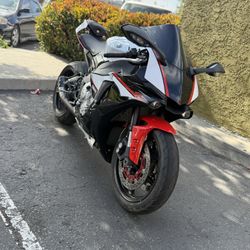 2016 Yamaha R1