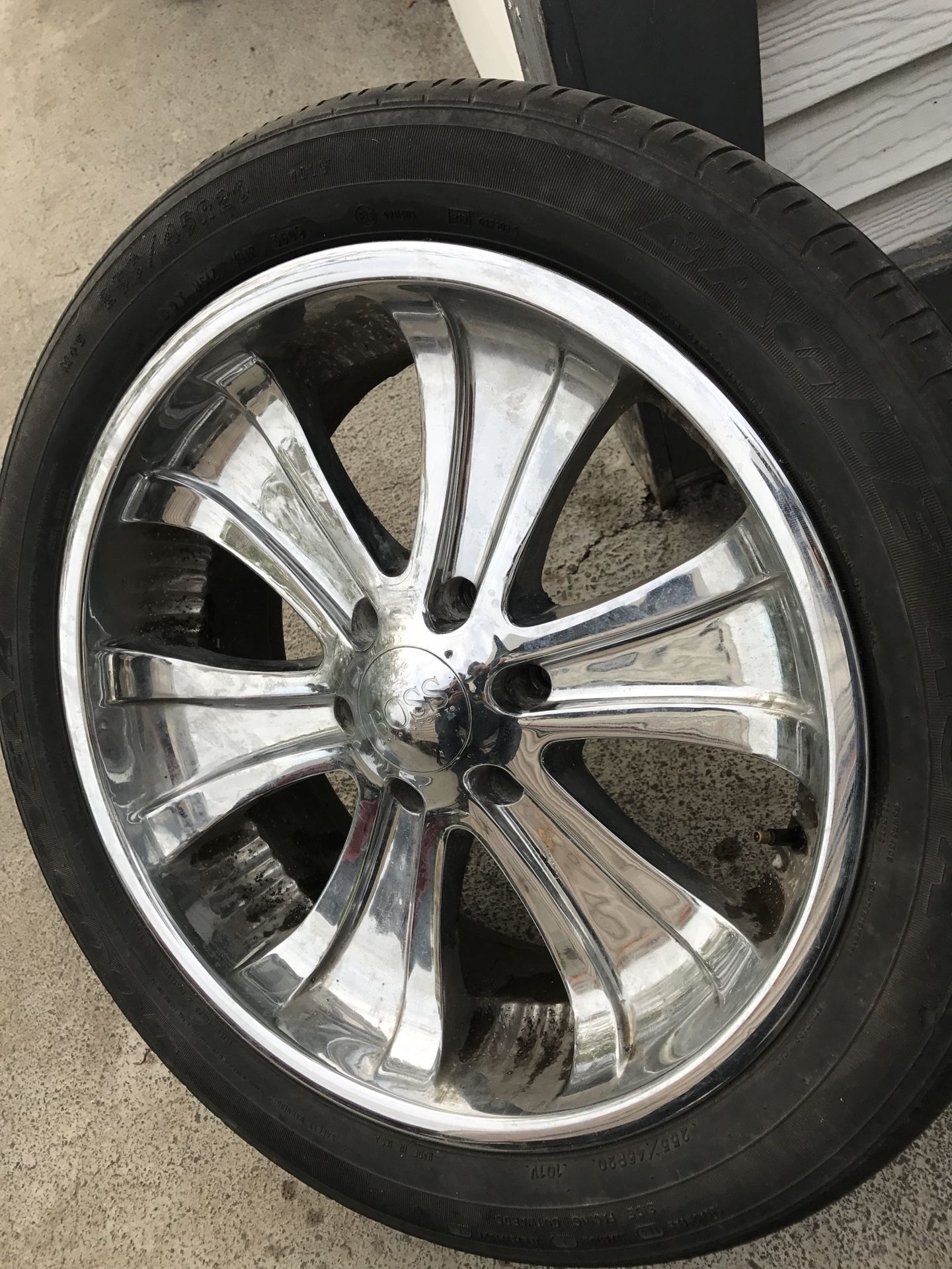 20”s Chevy Truck Rims. 255 /45 R20