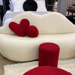 ✨Showroom,Fast Delivery, Finance,✨ Kiss Boucle Loveseat Lips Couch Contemparary Comfortable Red/ Ivory 