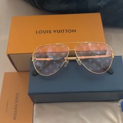 Louis Vuitton LV Sailor And Lula Pilot Sunglasses 