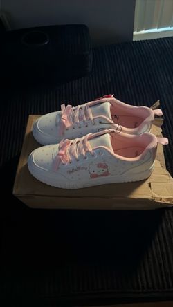Hello kitty sneakers 👟 size 10 women