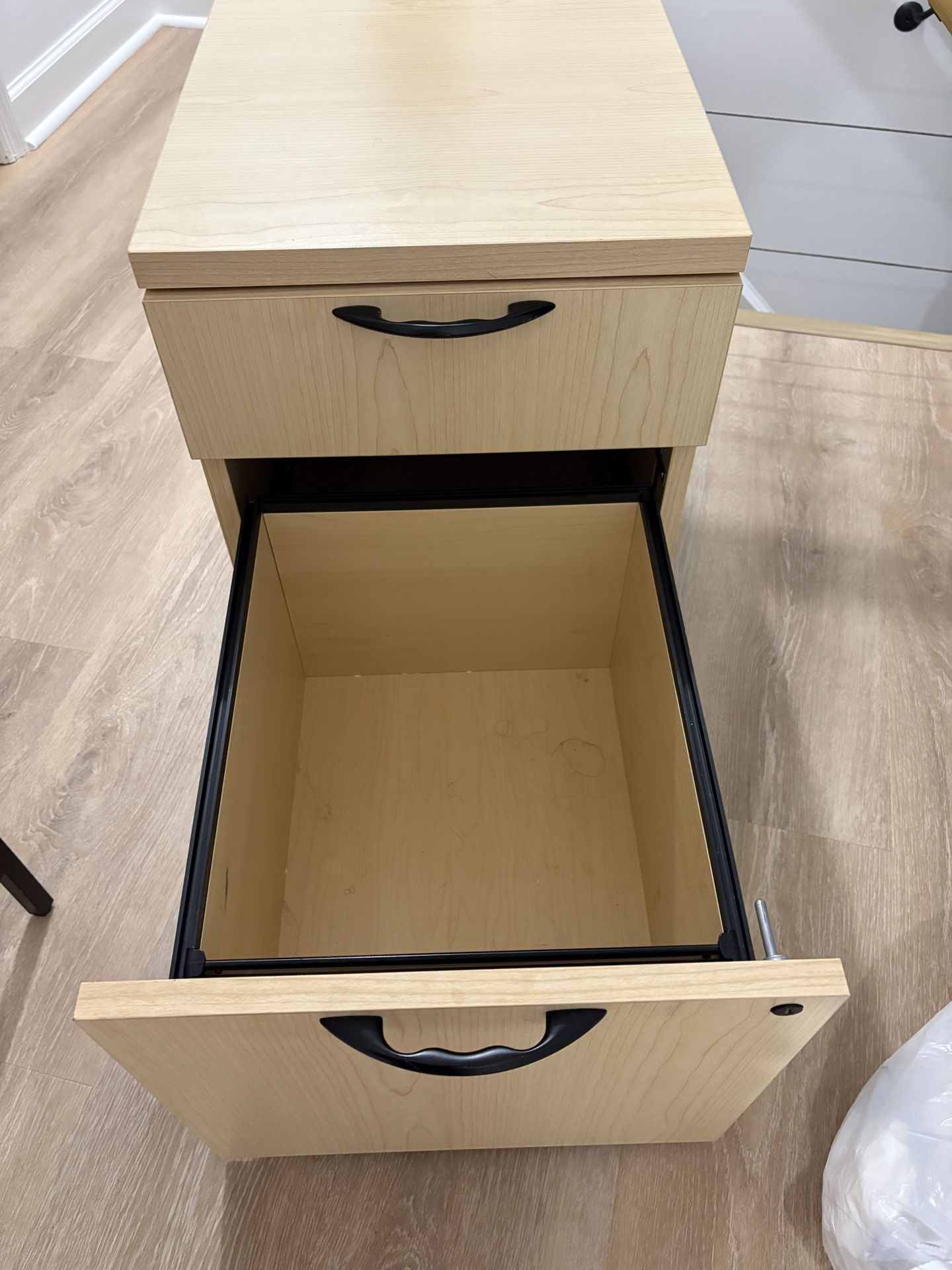 Solid 2-drawer file cabinet