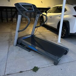 Pro Form Treadmill Works Great Folds Up Delivery Available Locally 