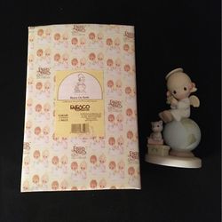 Precious Moments Porcelain Figurine “Peace On Earth”