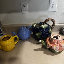 4 Teapots Some Vintage