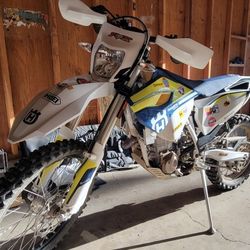 Husqvarna FE501S 501 dirt Bike Street Legal 