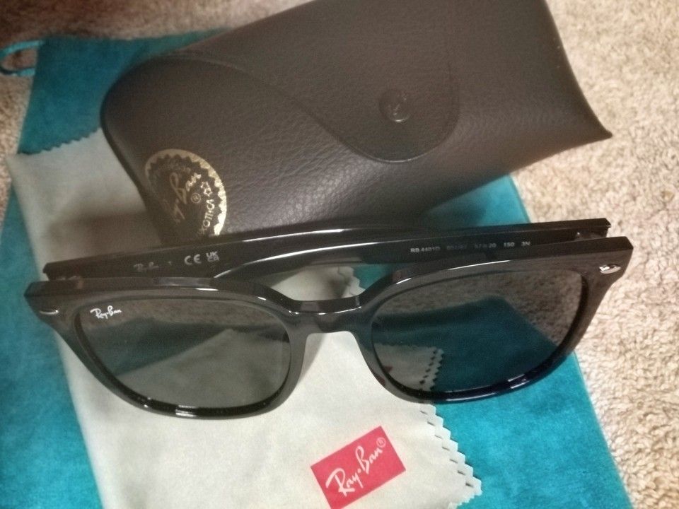RayBan Sunglasses In Great Condition 