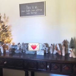 Beautiful Dark Brown Table Console/Entry Table